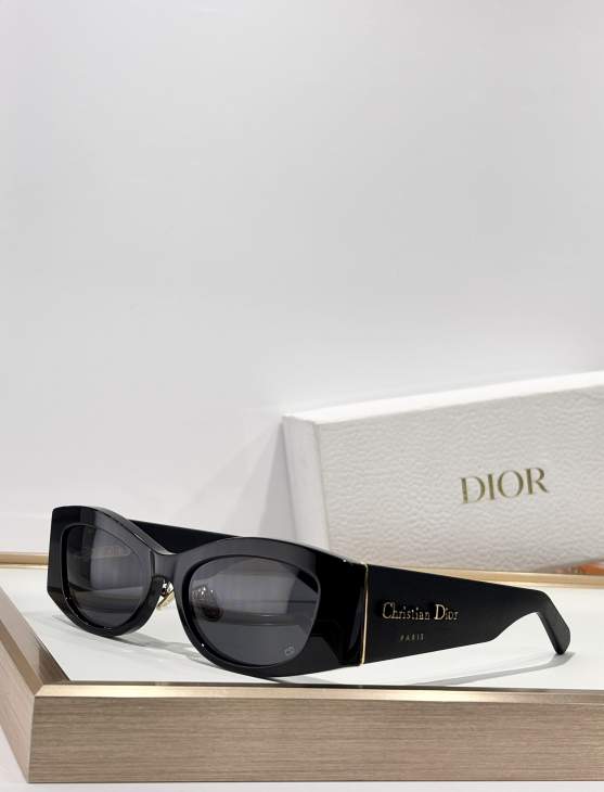 Picture of Dior Sunglasses _SKUfw76989643fw